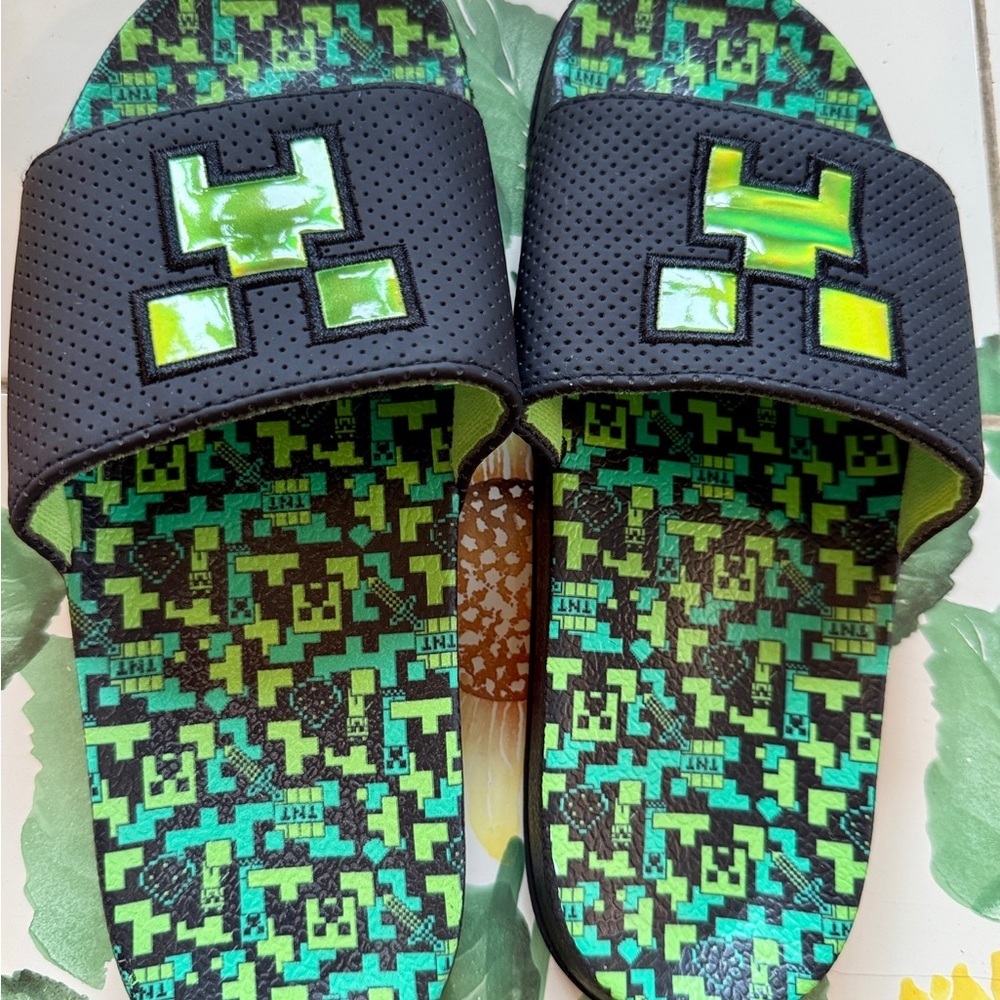 Kids Minecraft sandals/slides sz 4-5​